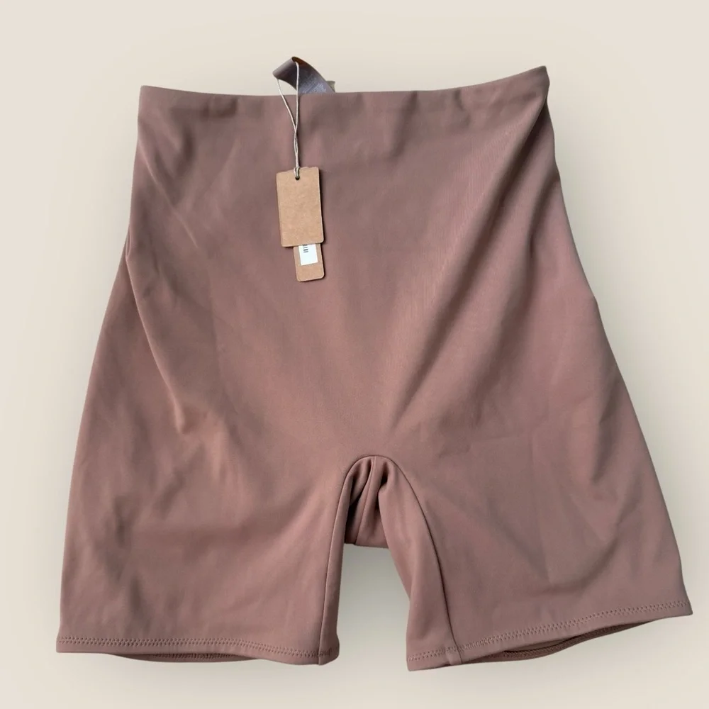 SKIMS | Shaping Swim Shorts | Beige | Size XXS